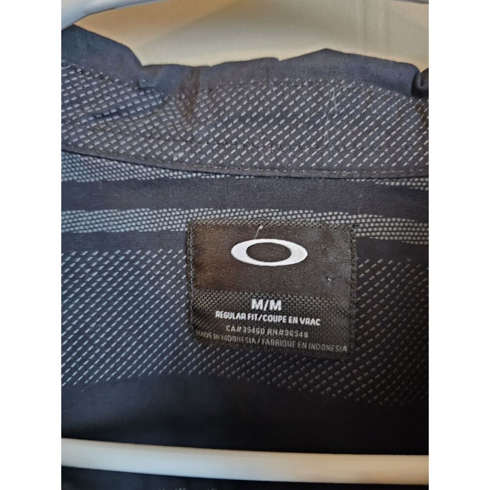 Oakley Regular Fit Polo Shirt Men's Size M Black/Gray‎ Striped - Picture 3 of 3
